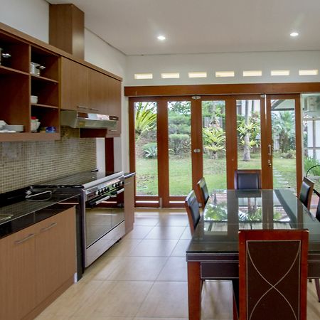 Kencana Villa Dago Bandung Exterior foto