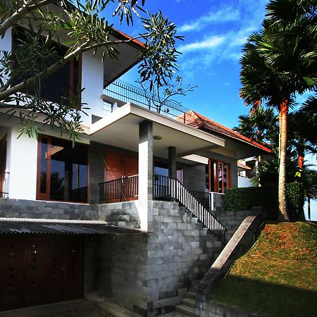 Kencana Villa Dago Bandung Exterior foto